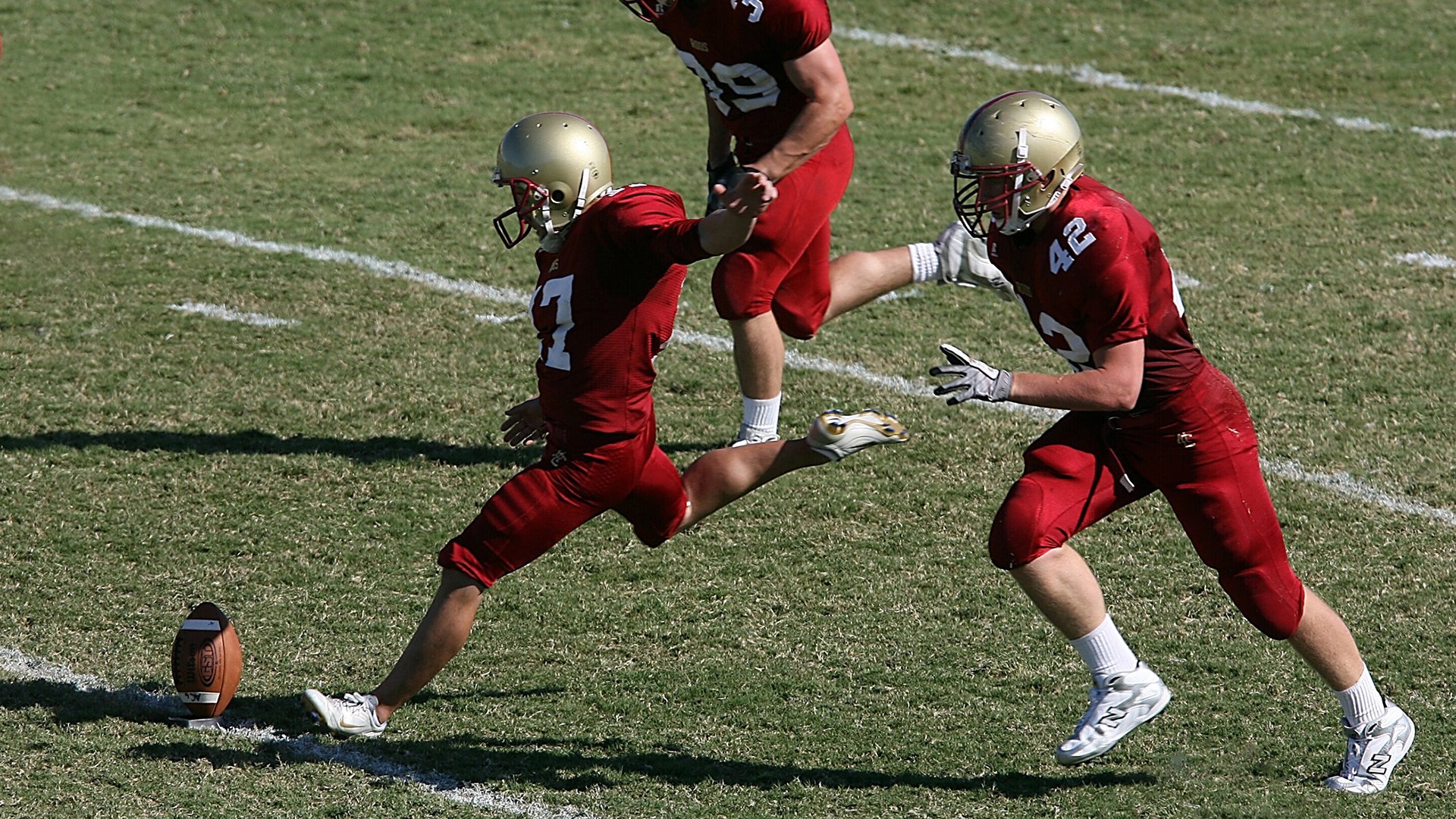 高校篮球精英挑战赛助力大学体育发展，大学校园篮球比赛